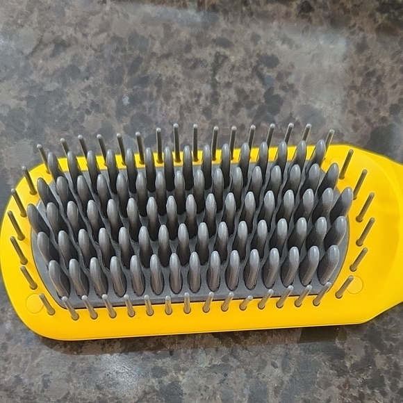 Drybar The Brush Crush Heated Straightening Brush main image 6